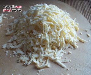 طرز تهیه ی قارچ پخته شده به همراه پنیر سولگونی