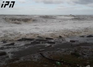 شنا در سواحل دریای سیاه منطقه آجارا به دلیل انتظار طوفان ممنوع شده است