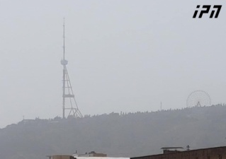 مه غلیظ در تفلیس به علت گسترش توده های گرد و غبار از جنوب به شرق گرجستان 