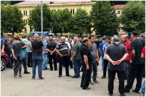 کارگران زغال سنگ گرجستان در اعتراض به رعایت نشدن شرایط ایمنی تجمع کردند