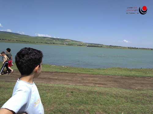 کودکان در دریاچه تفلیس