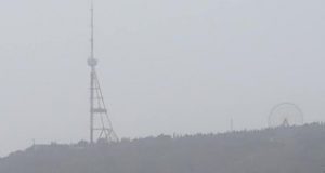 مه غلیظ در تفلیس به علت گسترش توده های گرد و غبار از جنوب به شرق گرجستان